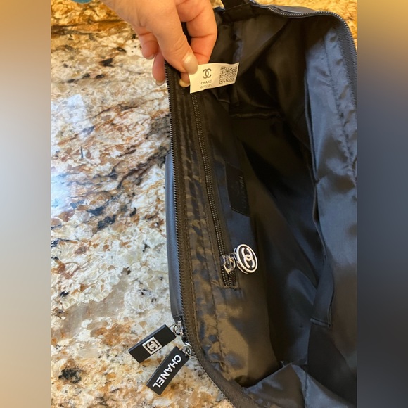 CHANEL Beaty Travel and Makeup Pouch with Logo - Picture 5 of 9